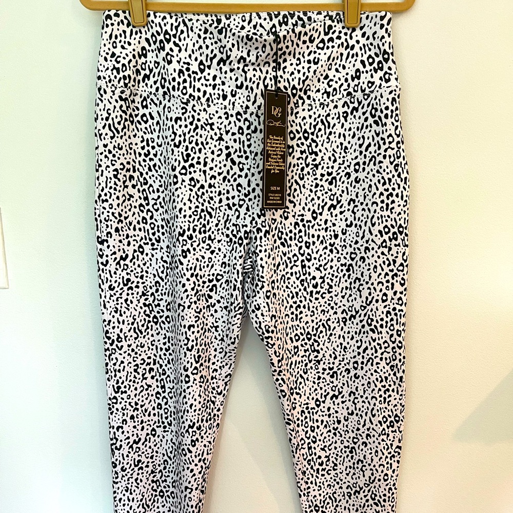 NEW! DG2 size Medium Animal print cropped pant
